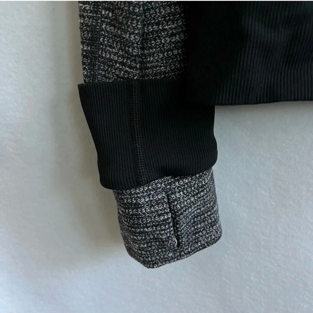 EUC Lululemon Be Present Jacket Coco Pique Black Size 8 Thumbholes Zip Closure - Picture 13 of 14